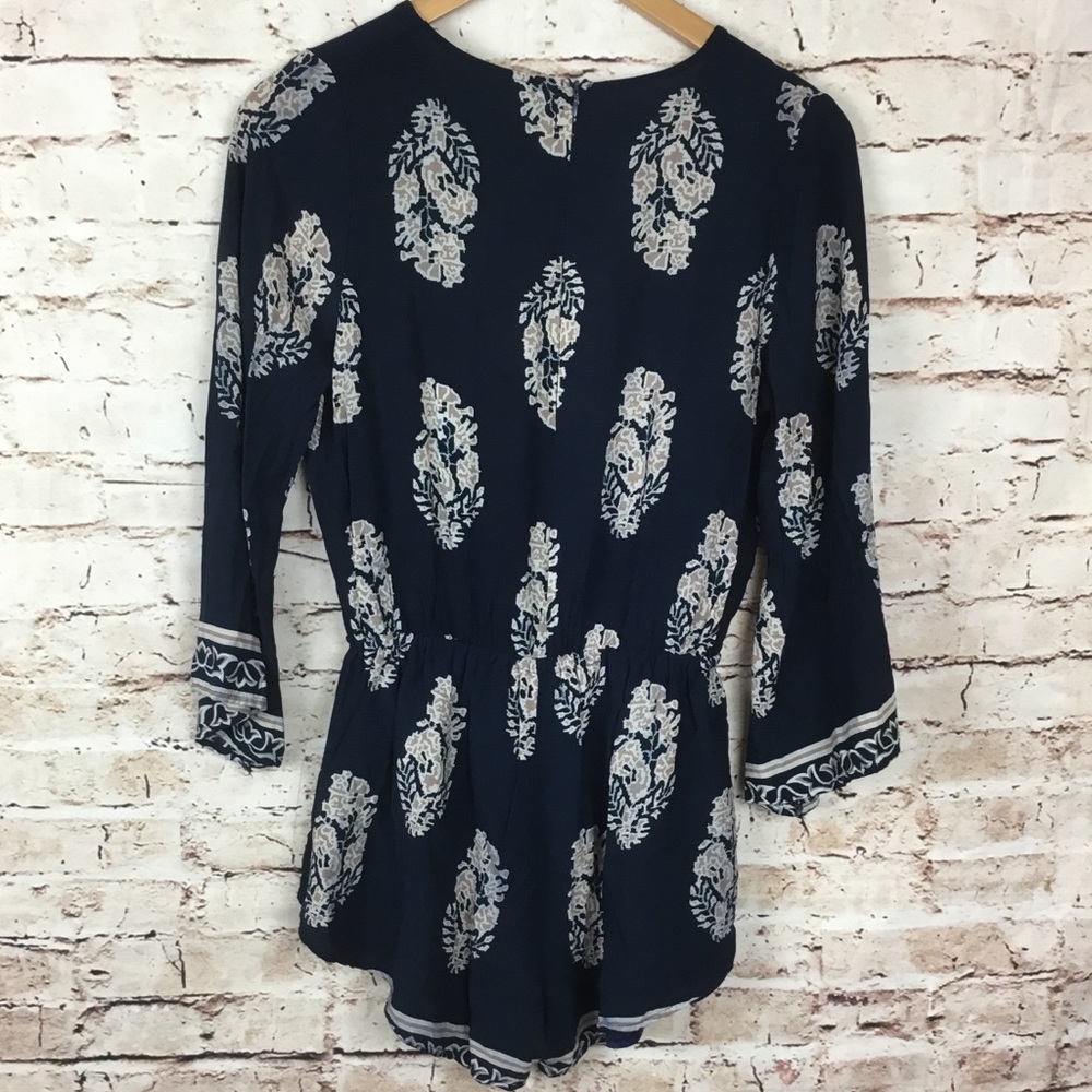 Reverse Floral Bell Sleeve Romper - Picture 5 of 6